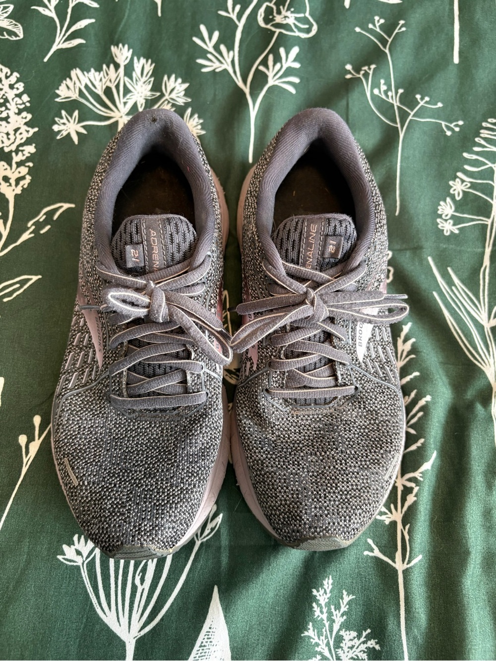 🎀 2 for $45 🎀 Brooks Adrenaline 21 Dark Gray with Pink/Purple Accents